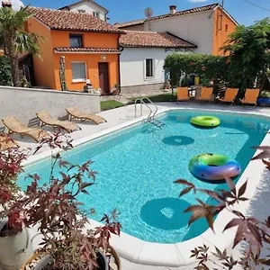 Sweet With A Terrace Apartment Roč